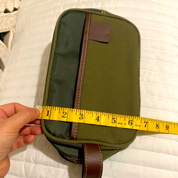 Men’s travel bag kit organizer in olive green - Picture 6 of 8